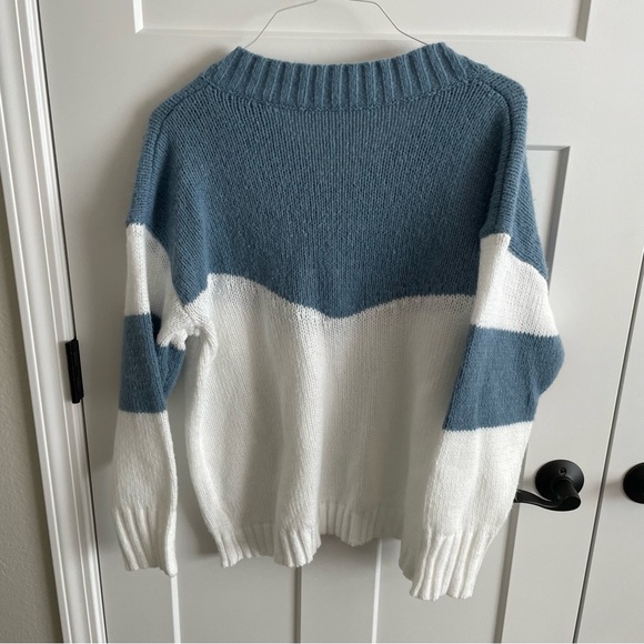 Womans, XL, v neck sweater. Cozy, warm, School, teacher, casual, date night - Picture 3 of 4